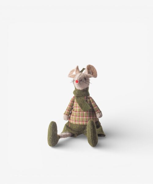 Green Billy Mouse, Sitting