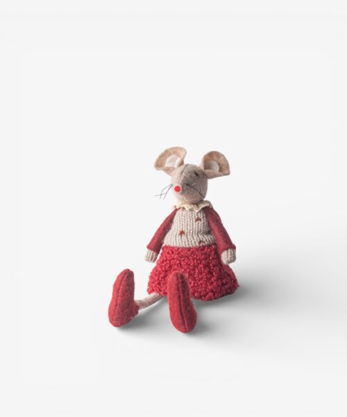 Red Edna Mouse, Sitting