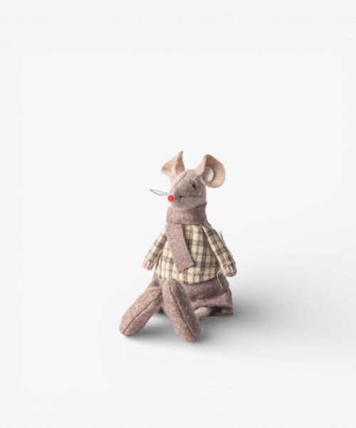Brown Peter Mouse, Sitting